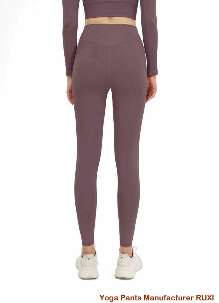 улгайган айымдар үчүн йога кийим